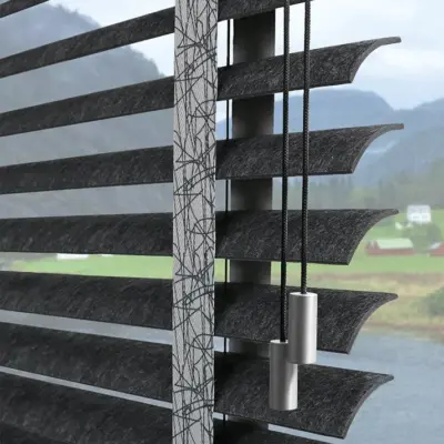 Die anschmiegsame Oberfläche wirkt natürlich und wohnlich und fügt sich harmonisch in moderne wie klassische Raumkonzepte ein.