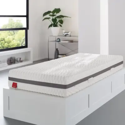 Die Verona KS ist eine besonders stabile Kaltschaummatratze mit 7 Liegezonen und verstärkter Kernmitte zur gezielten Unterstützung des Beckenbereichs.