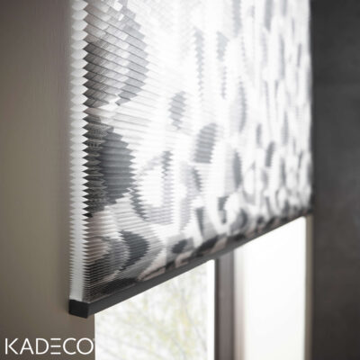 Freihängendes Wabenplissee nach Maß mit Wärmeschutz und Verdunkelung